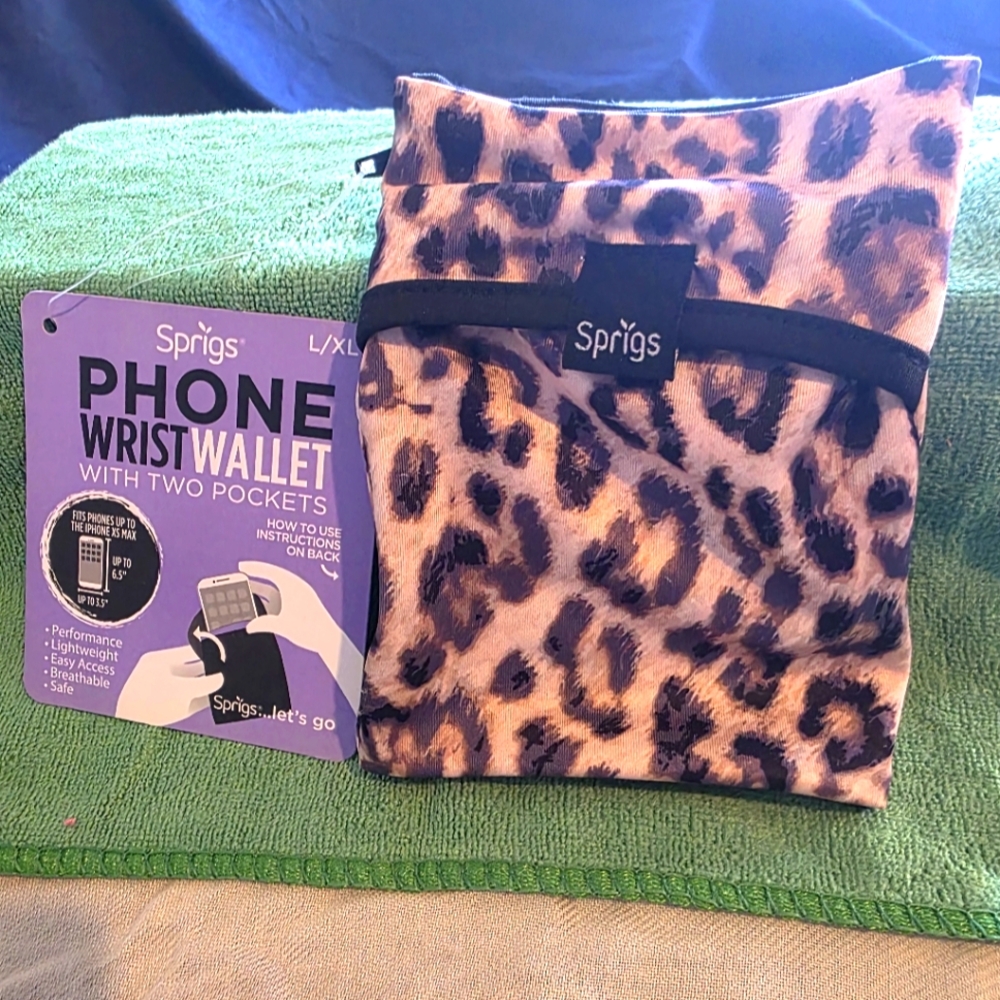 Leopard Phone Wrist Wallet